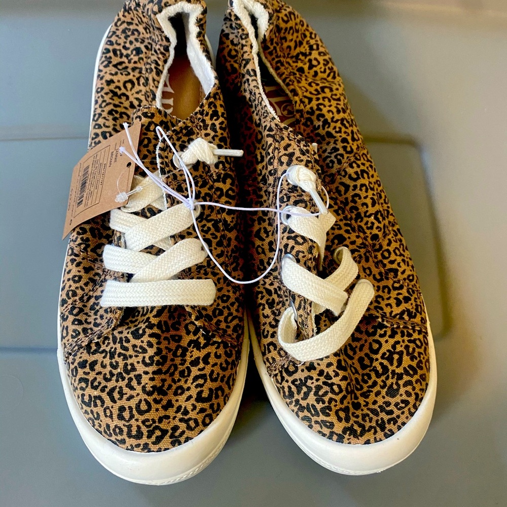 tennis shoes